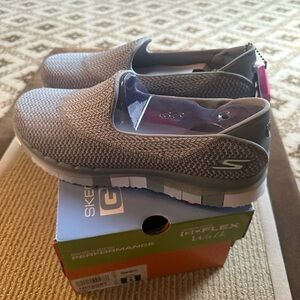 SKECHERS GOFLEX walk brand new lightweight sneakers NWT